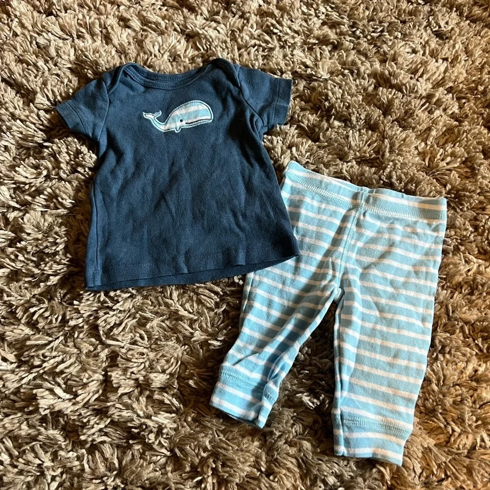 Great condition carters like new whale infant set‎